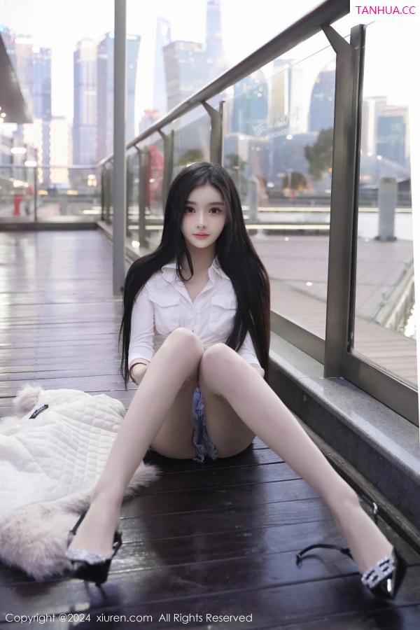 [XiuRen]高清写真图 2024.03.20 No.8261 龙雪儿 清纯美腿